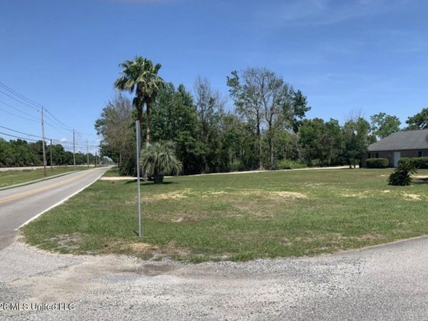 160 Adams Lane, Waveland, MS 39576
