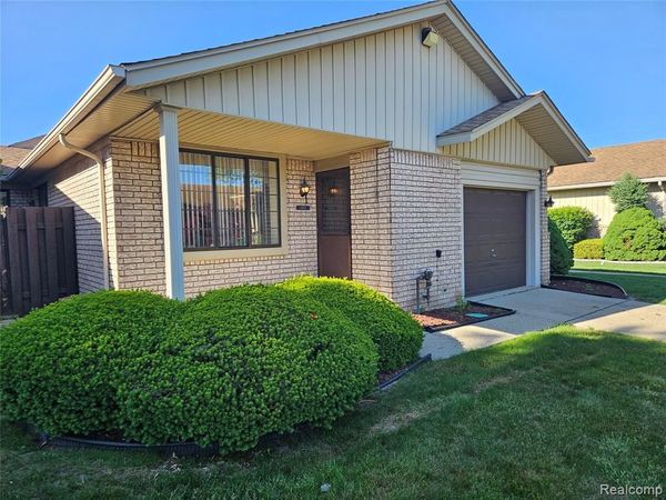 13811 Brockington Drive , Warren, MI 48088