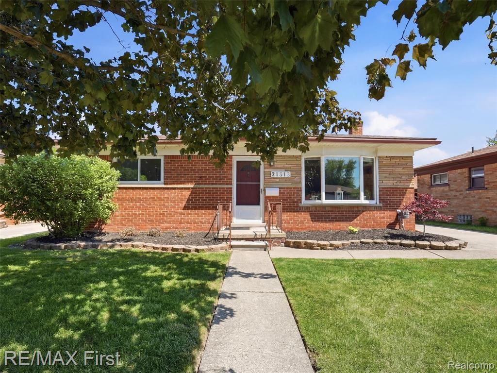 21213 Centennial Street, Saint Clair Shores, MI 48081 Main Photo
