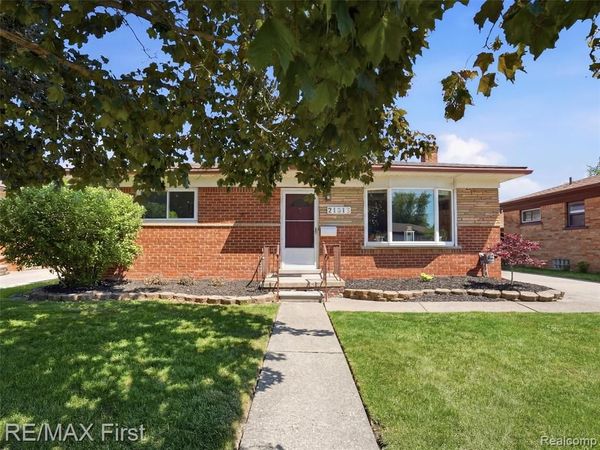 21213 Centennial Street, St. Clair Shores, MI 48081