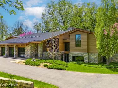 5051 Beach Road, Troy, MI 48098