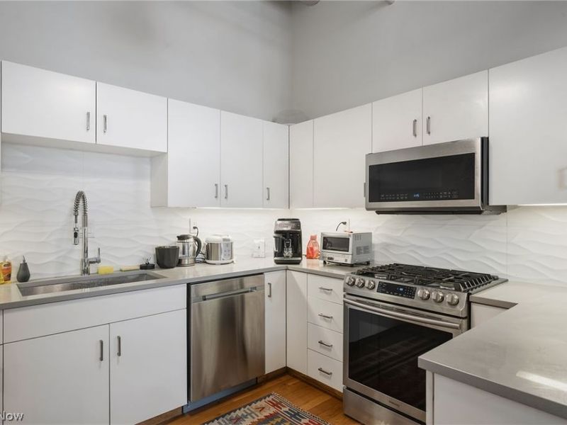 635 W Lakeside Avenue , Unit 402, Cleveland, OH 44113 Photo 12