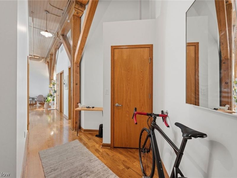 635 W Lakeside Avenue , Unit 402, Cleveland, OH 44113 Photo 2