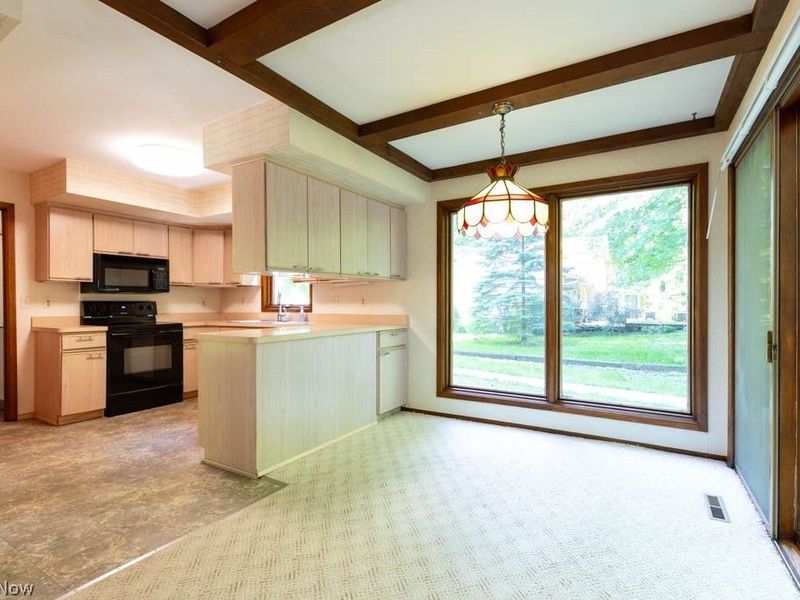 7360 Ledgewood Drive, Kirtland, OH 44094 Photo 14
