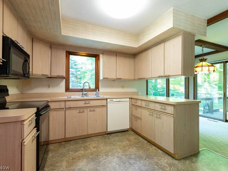 7360 Ledgewood Drive, Kirtland, OH 44094 Photo 3