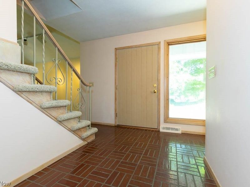 7360 Ledgewood Drive, Kirtland, OH 44094 Photo 6
