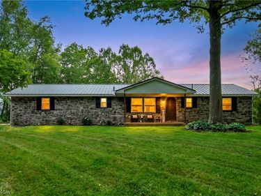 12100 Hoover Avenue NW, Uniontown, OH 44685