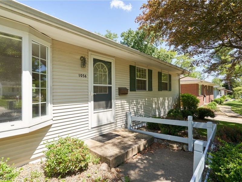 1056 Endicott Drive , Akron, OH 44313 Photo 2