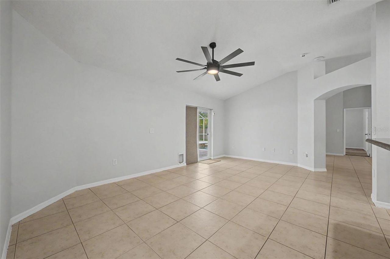 4021 Lithia Ridge Boulevard, Valrico, FL 33596 Photo
