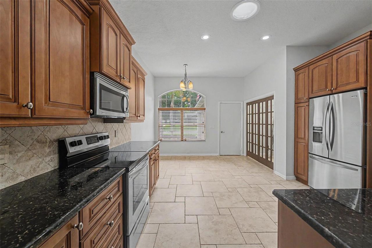 4021 Lithia Ridge Boulevard, Valrico, FL 33596 Photo