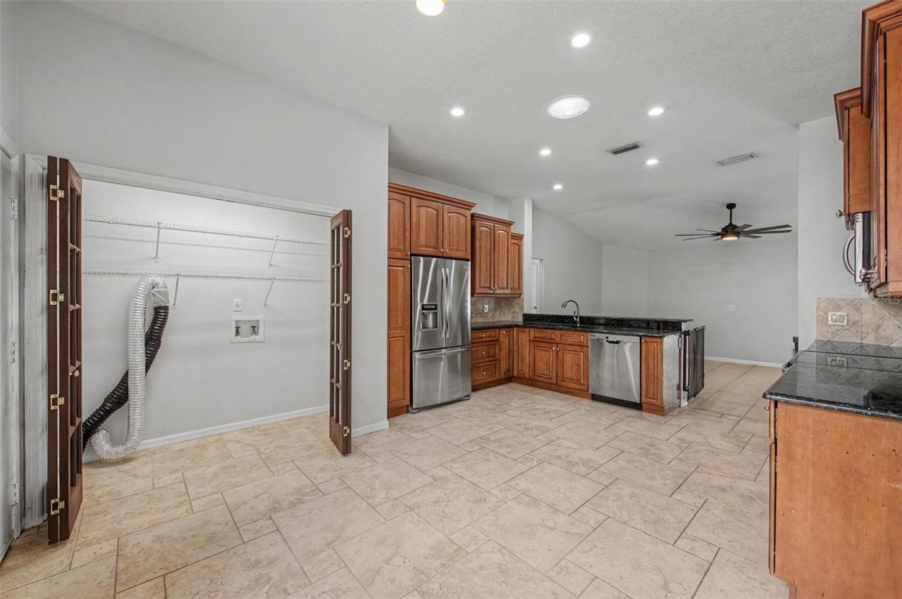 4021 Lithia Ridge Boulevard, Valrico, FL 33596 Photo