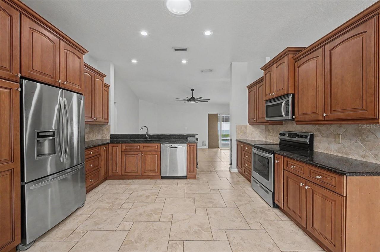 4021 Lithia Ridge Boulevard, Valrico, FL 33596 Photo