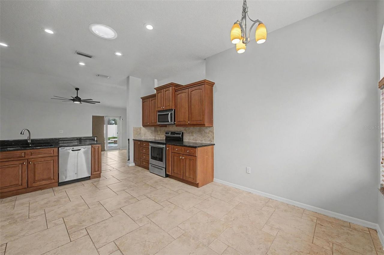 4021 Lithia Ridge Boulevard, Valrico, FL 33596 Photo