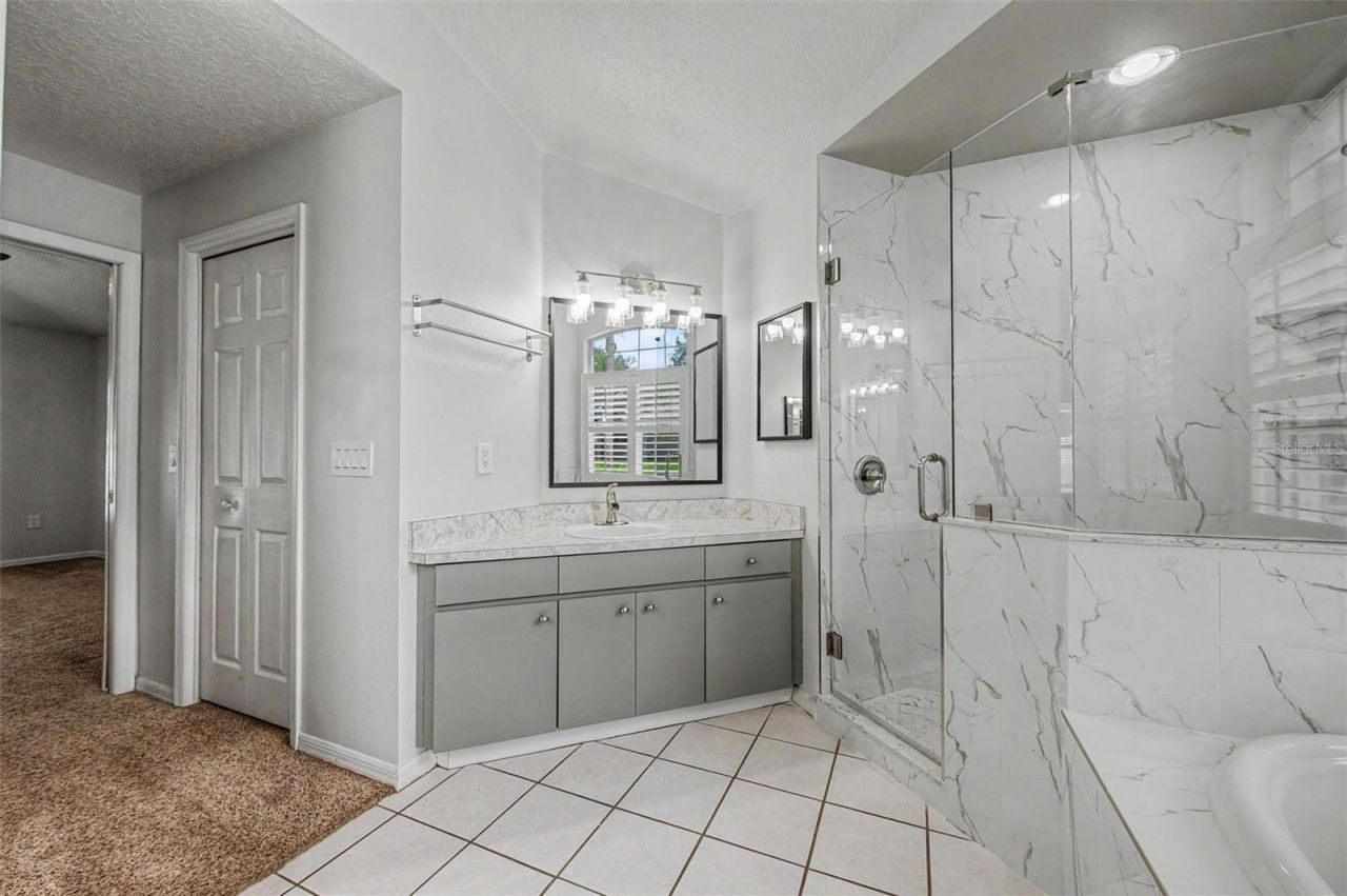 4021 Lithia Ridge Boulevard, Valrico, FL 33596 Photo
