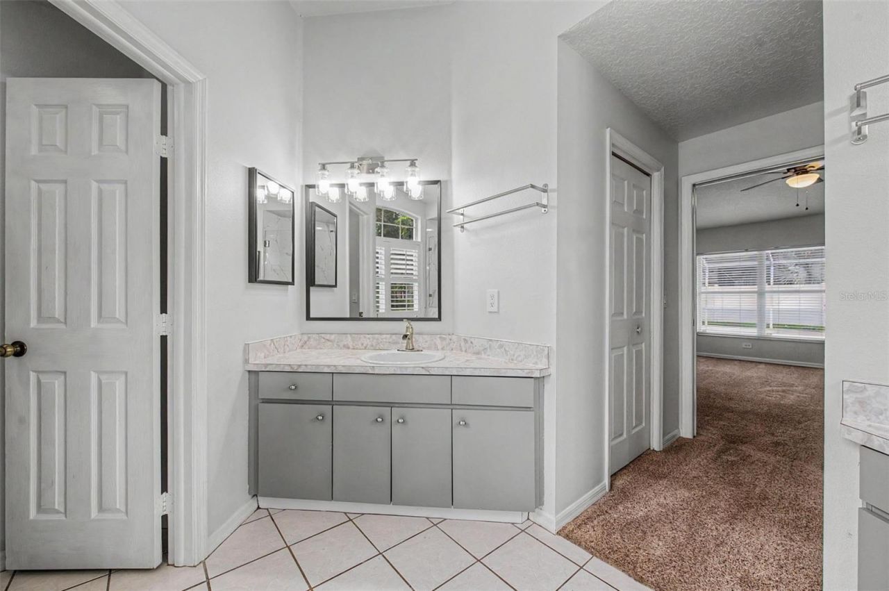 4021 Lithia Ridge Boulevard, Valrico, FL 33596 Photo