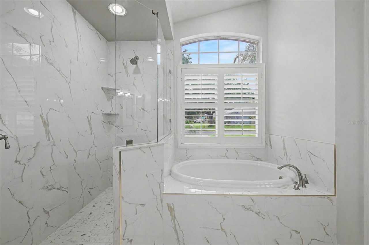 4021 Lithia Ridge Boulevard, Valrico, FL 33596 Photo