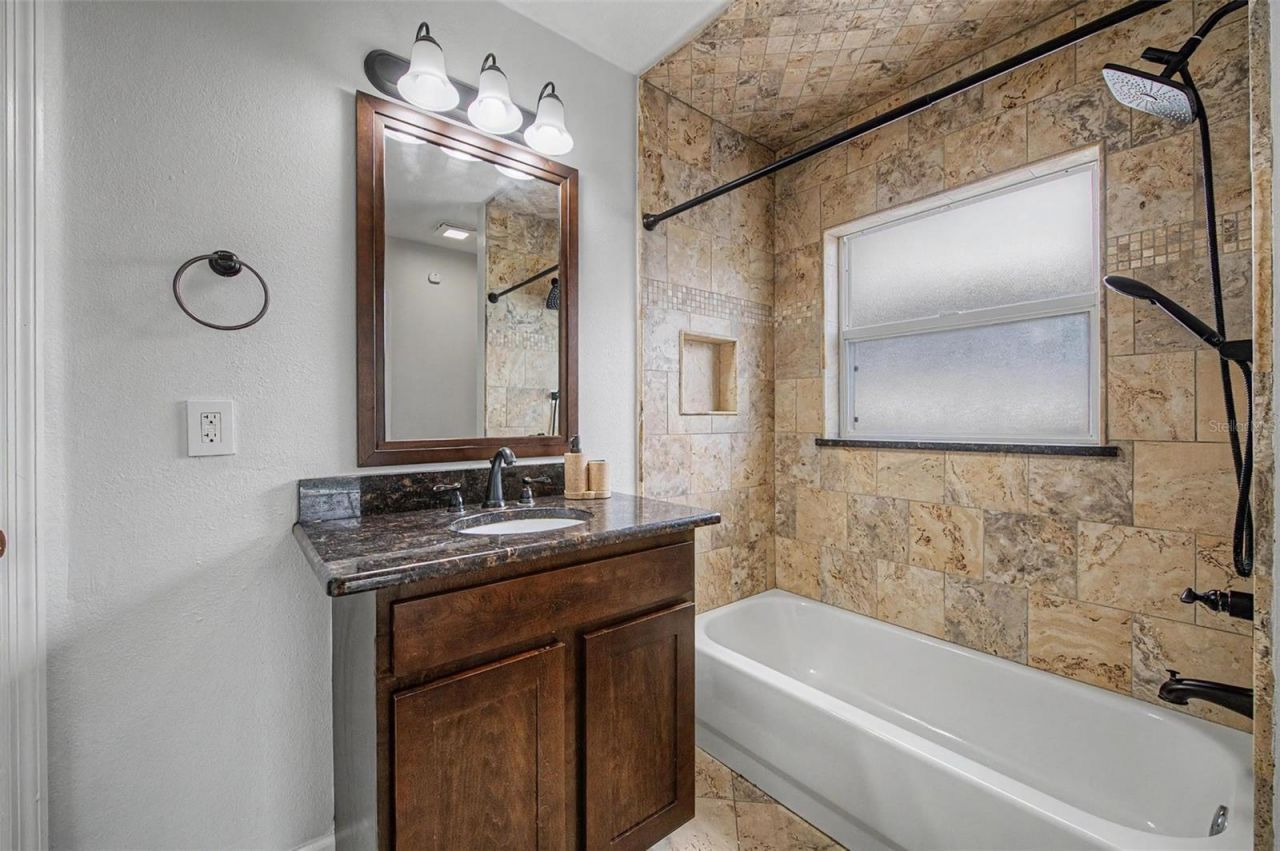 4021 Lithia Ridge Boulevard, Valrico, FL 33596 Photo