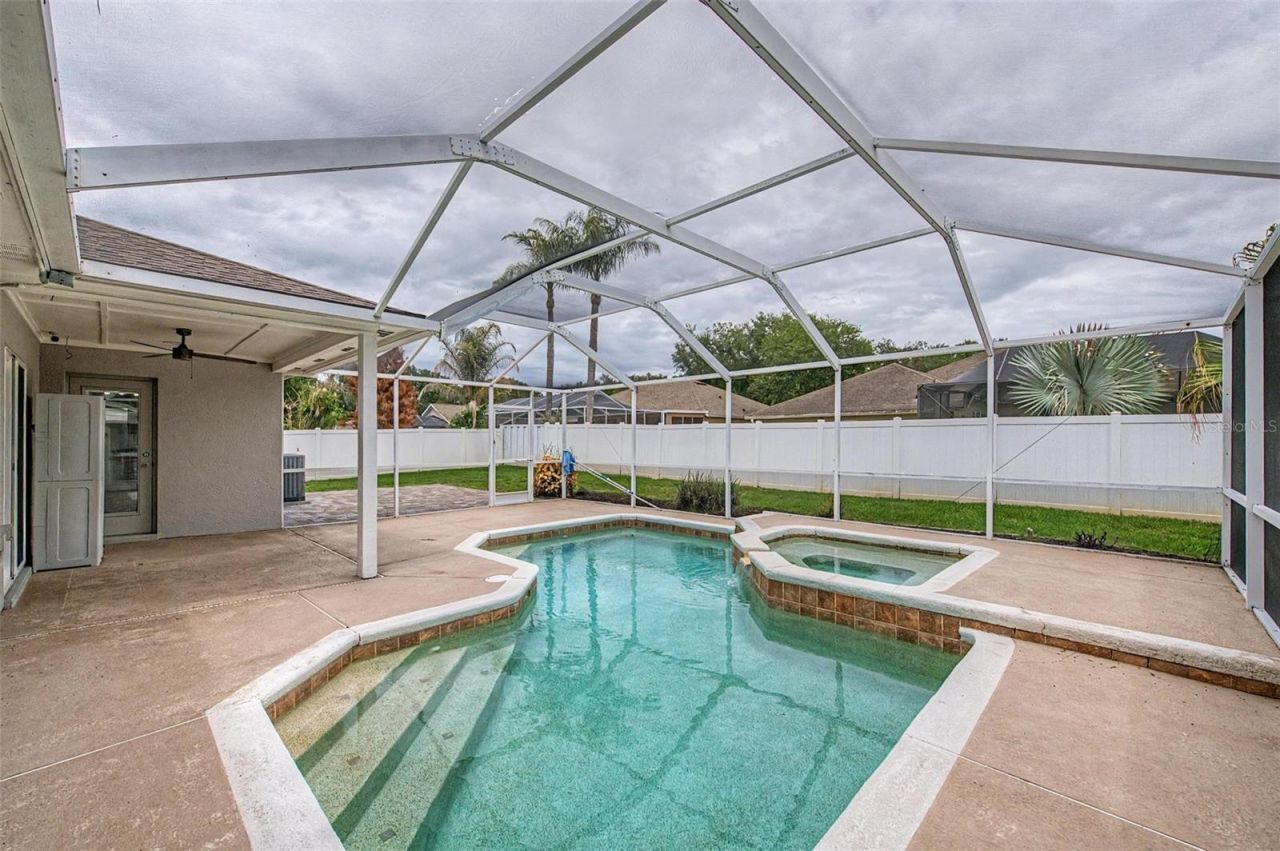 4021 Lithia Ridge Boulevard, Valrico, FL 33596 Photo