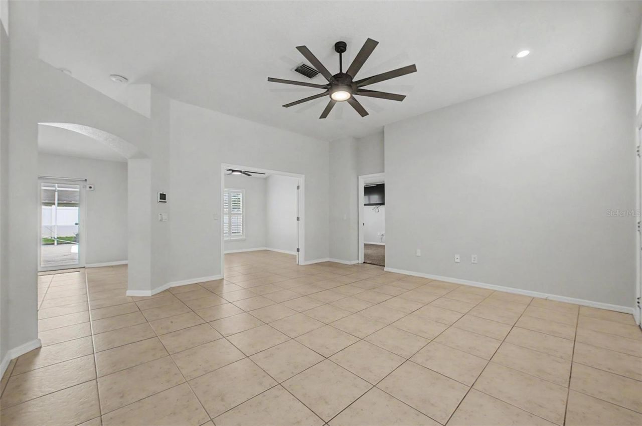 4021 Lithia Ridge Boulevard, Valrico, FL 33596 Photo