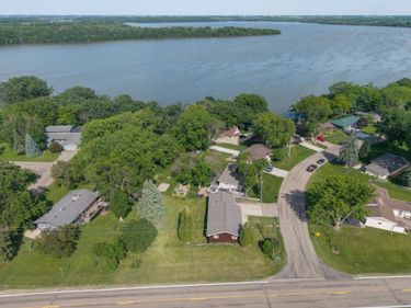2101 Kenneth Drive, Albert Lea, MN 56007