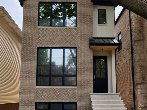 1841 W Newport Avenue, Chicago, IL 60657