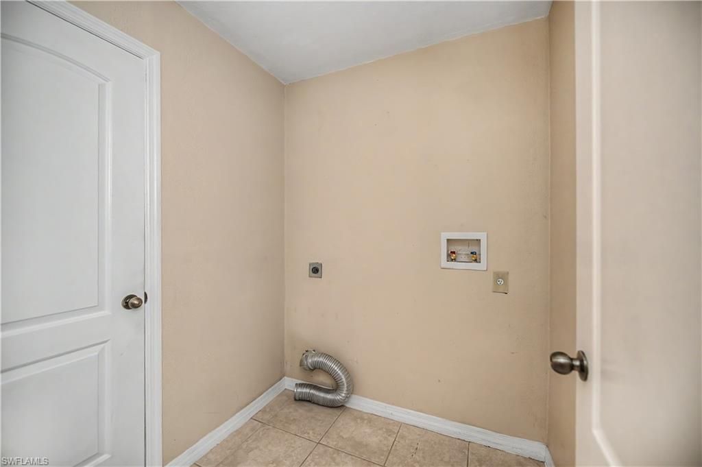 1922 Jacaranda Pkwy W, Cape Coral, FL 33993 Photo