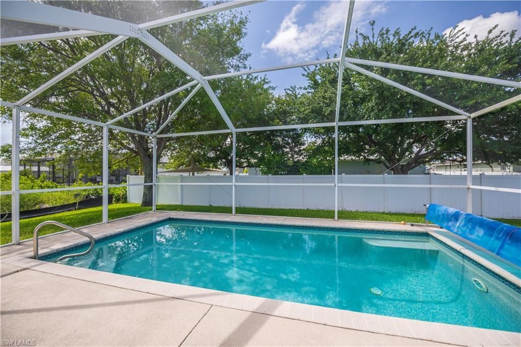 1922 Jacaranda Pkwy W, Cape Coral, FL 33993 Photo