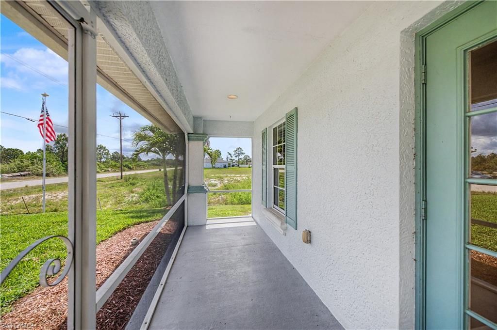 1922 Jacaranda Pkwy W, Cape Coral, FL 33993 Photo