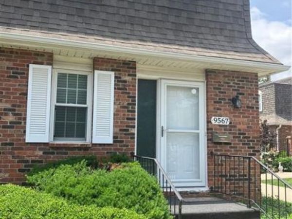 9567 Perry Lane, Overland Park, KS 66212