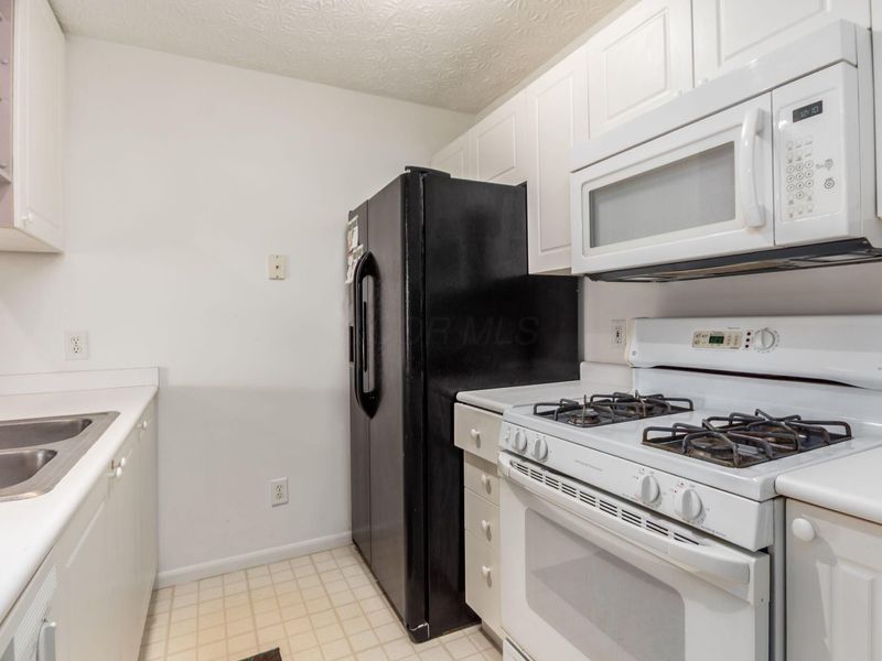 4645 Parrau Drive, Unit 68C, Columbus, OH 43228 Photo 12