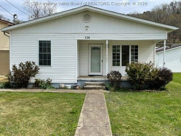 128/136 Jefferson Street, Bancroft, WV 25011