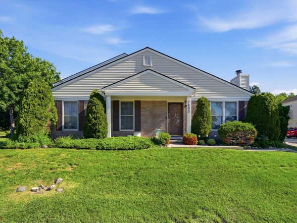 7652 Woodview Drive, Waterford, MI 48327