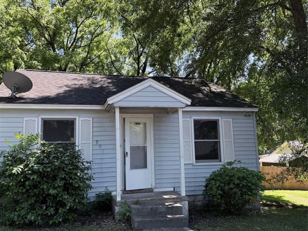 909 E Harrison Avenue , Gastonia, NC 28054