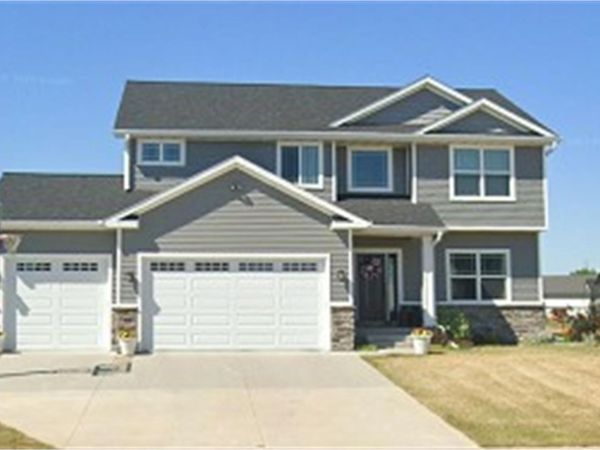 818 Ballard Drive, Huxley, IA 50124