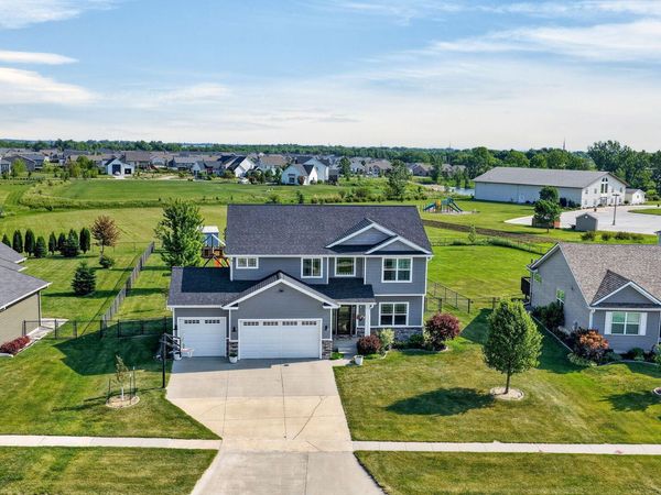 818 Ballard Drive, Huxley, IA 50124