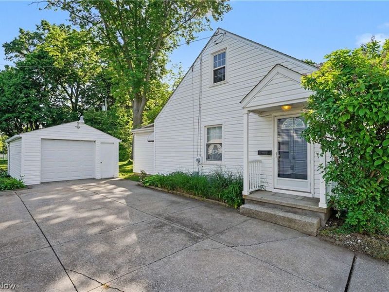 1711 Thornapple Avenue, Akron, OH 44301 Photo 2