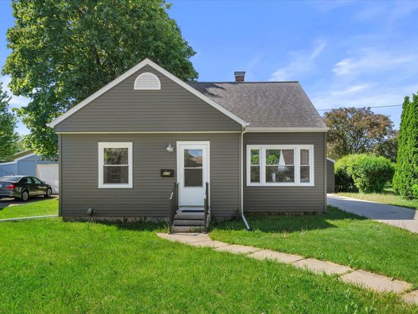 939 Sherry St, Neenah, WI 54956