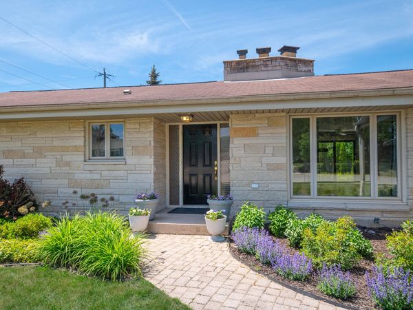 1631 N Pine St, Grafton, WI 53024