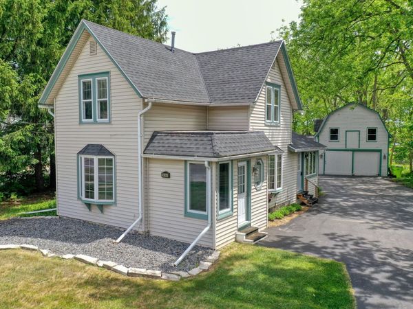 590 North Ave, Hartland, WI 53029
