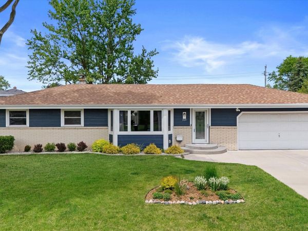 6920 W Armour Ave, Greenfield, WI 53220