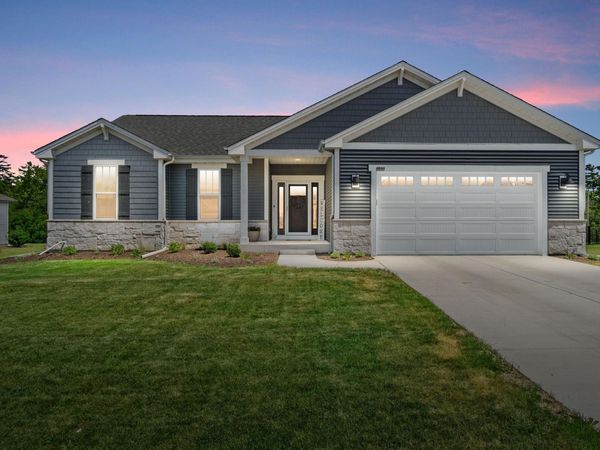 9644 S Bergamont Dr, Franklin, WI 53132