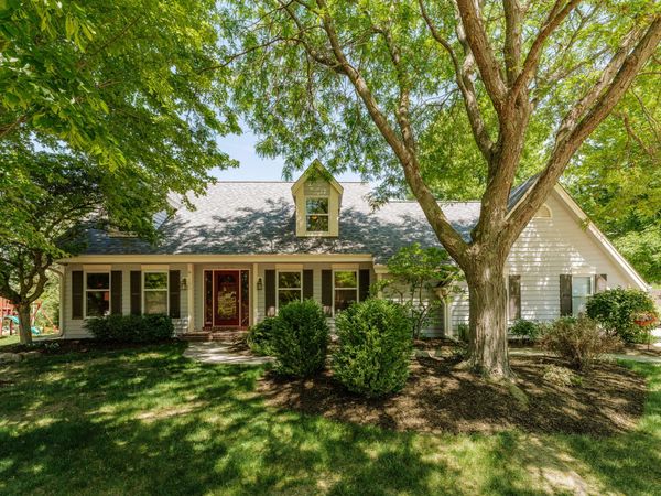W275N2650 Chicory Ln, Pewaukee, WI 53072