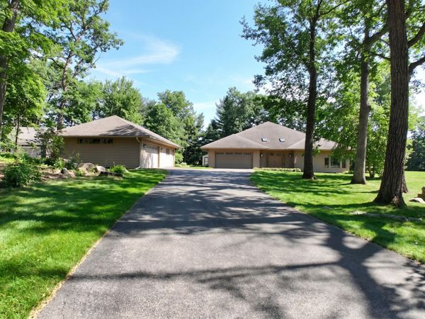 W307N6992 Club Cir E, Merton, WI 53029