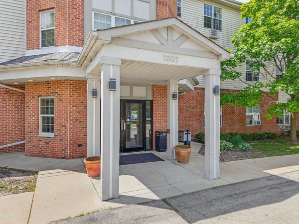 7307 N Port Washington Rd, Unit 315, Glendale, WI 53217