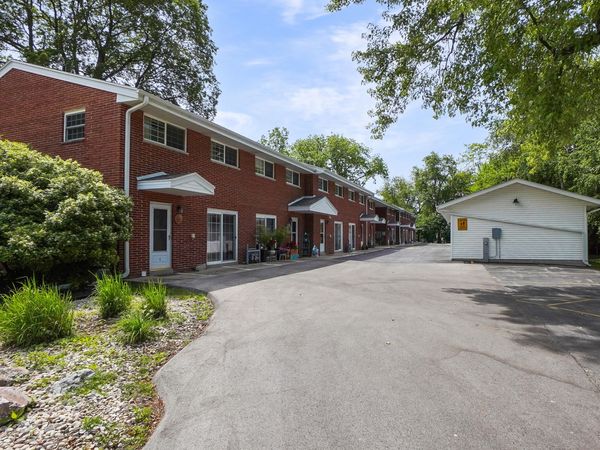 449 W Wisconsin Ave, Unit 9, Oconomowoc, WI 53066