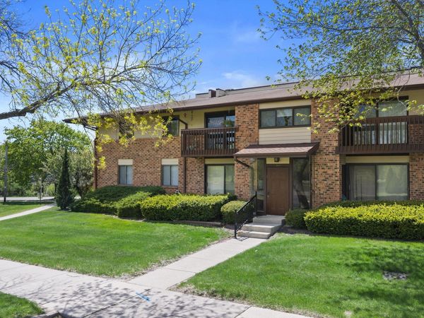 301 Park Hill Dr, Unit A, Pewaukee, WI 53072