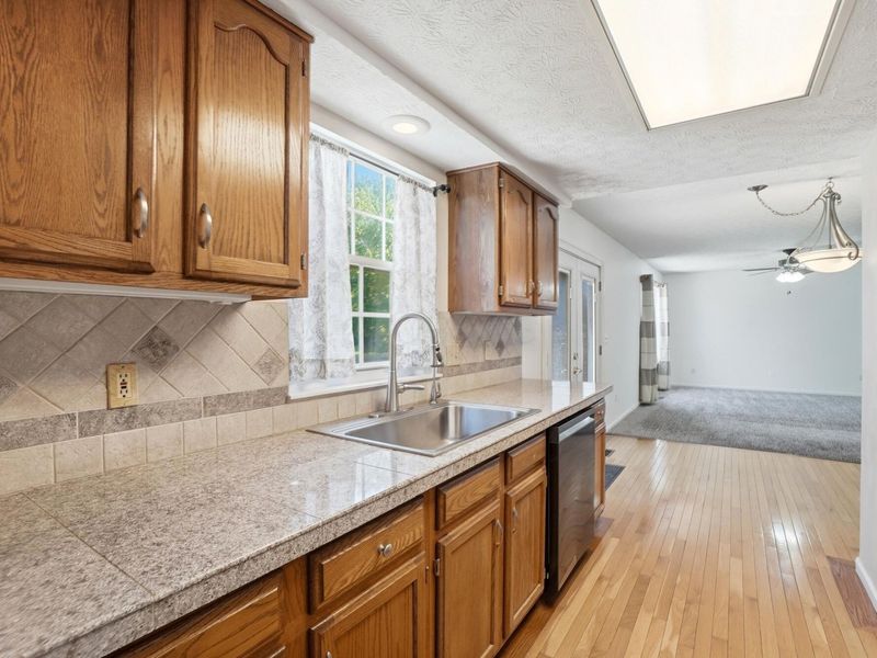 5788 Saucony Drive , Hilliard, OH 43026 Photo 14