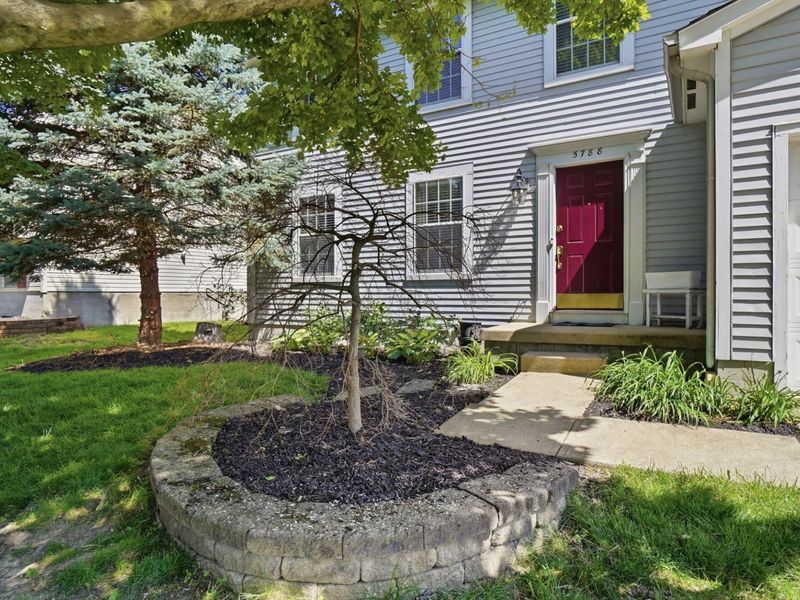 5788 Saucony Drive , Hilliard, OH 43026 Photo 3
