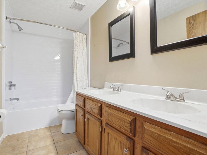 5788 Saucony Drive , Hilliard, OH 43026 Photo 32