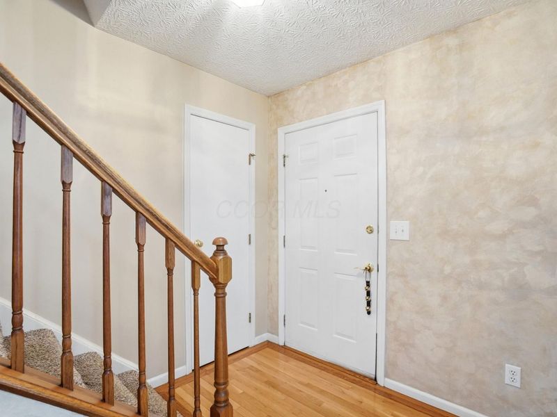 5788 Saucony Drive , Hilliard, OH 43026 Photo 5